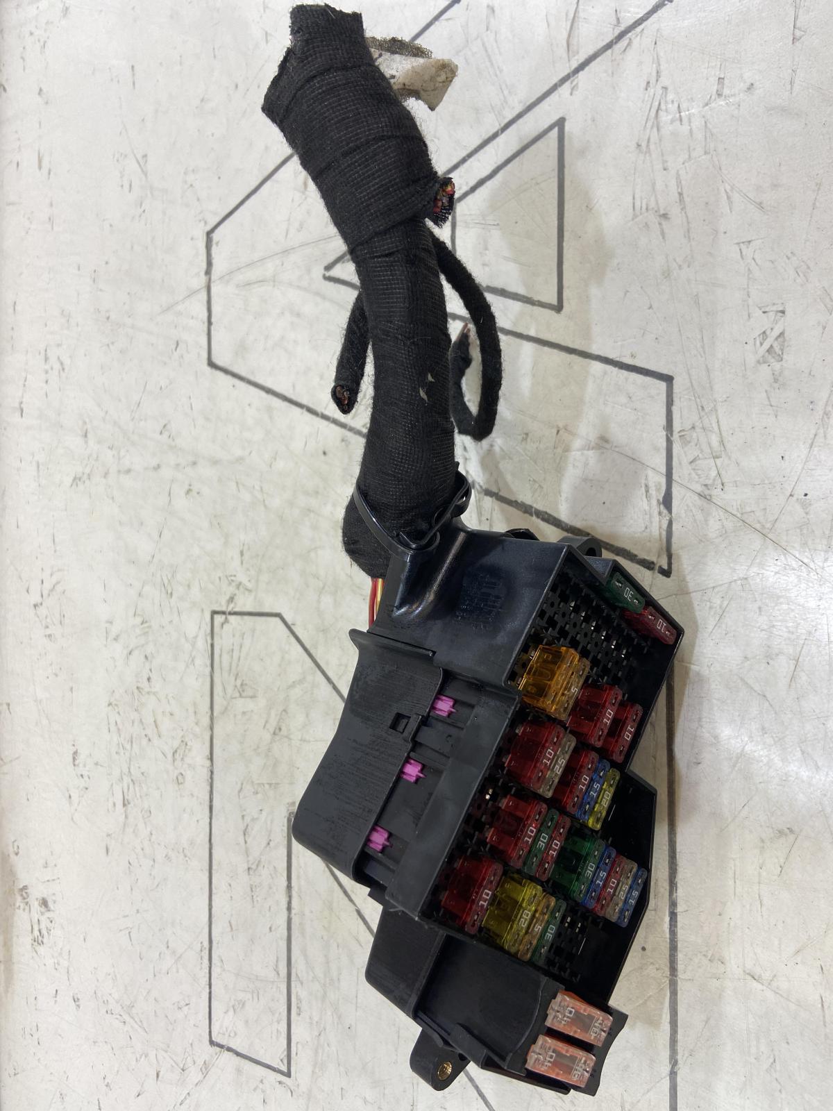 Блок предохранителей 7L0941828A Volkswagen Touareg I