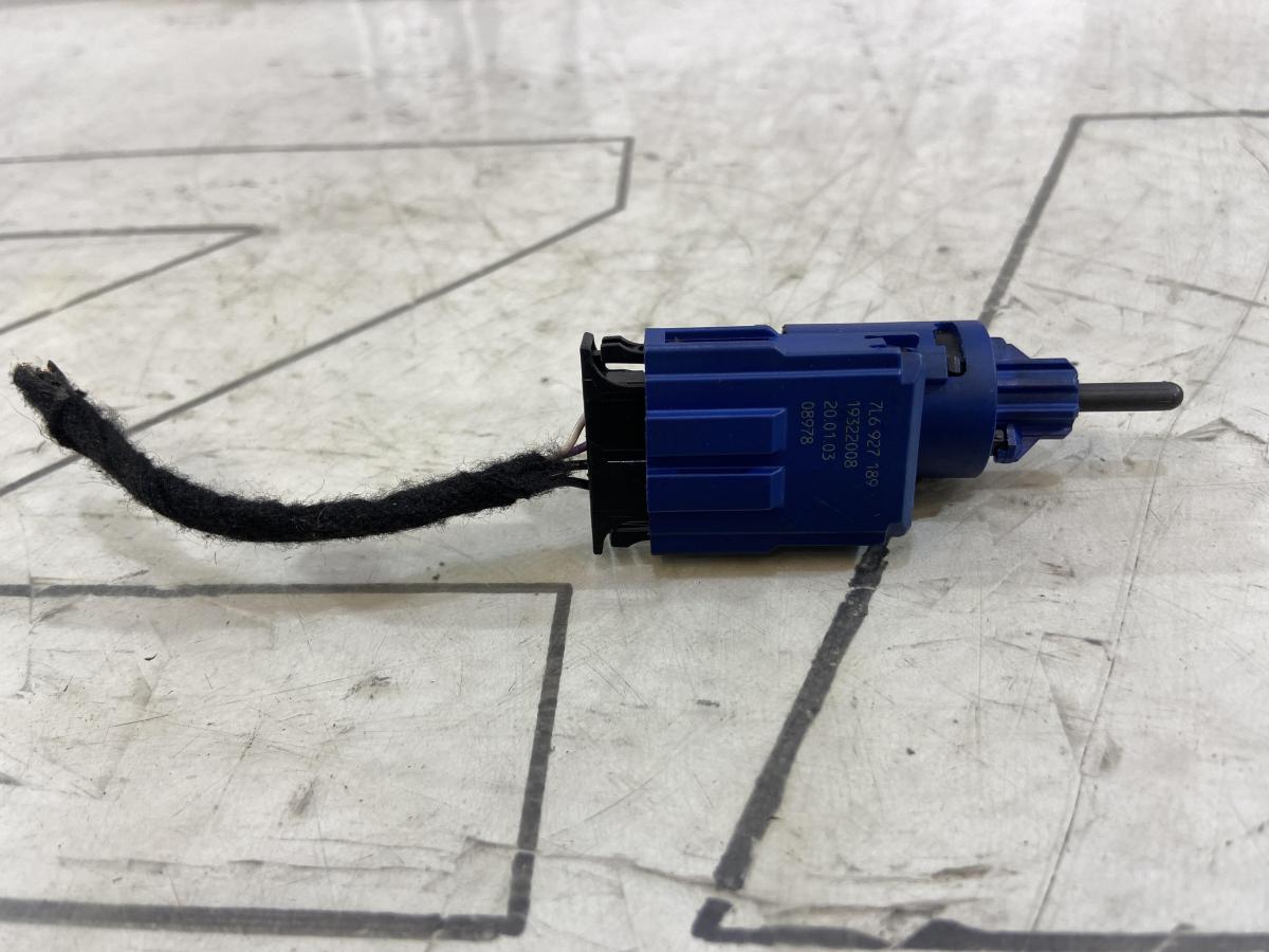 Выключатель педали сцепления 7L6927189 Volkswagen Touareg I