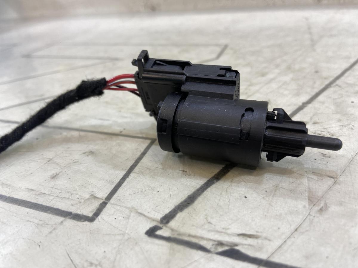 Выключатель стоп-сигналов 1J0945511D Volkswagen Touareg I