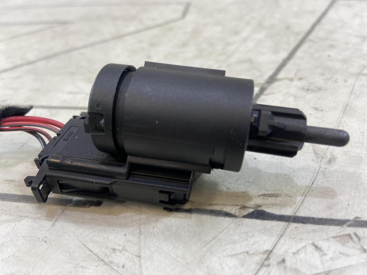 Выключатель стоп-сигналов 1J0945511D Volkswagen Touareg I