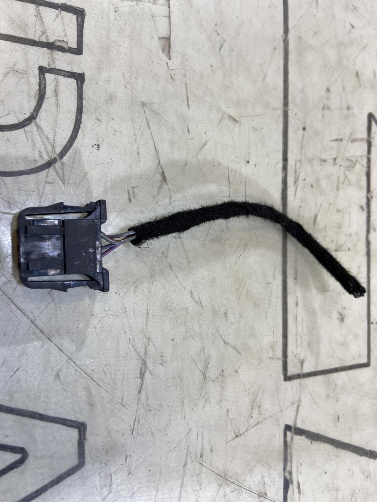 Разъём для плоских клемм 1J0972926 Volkswagen Touareg I