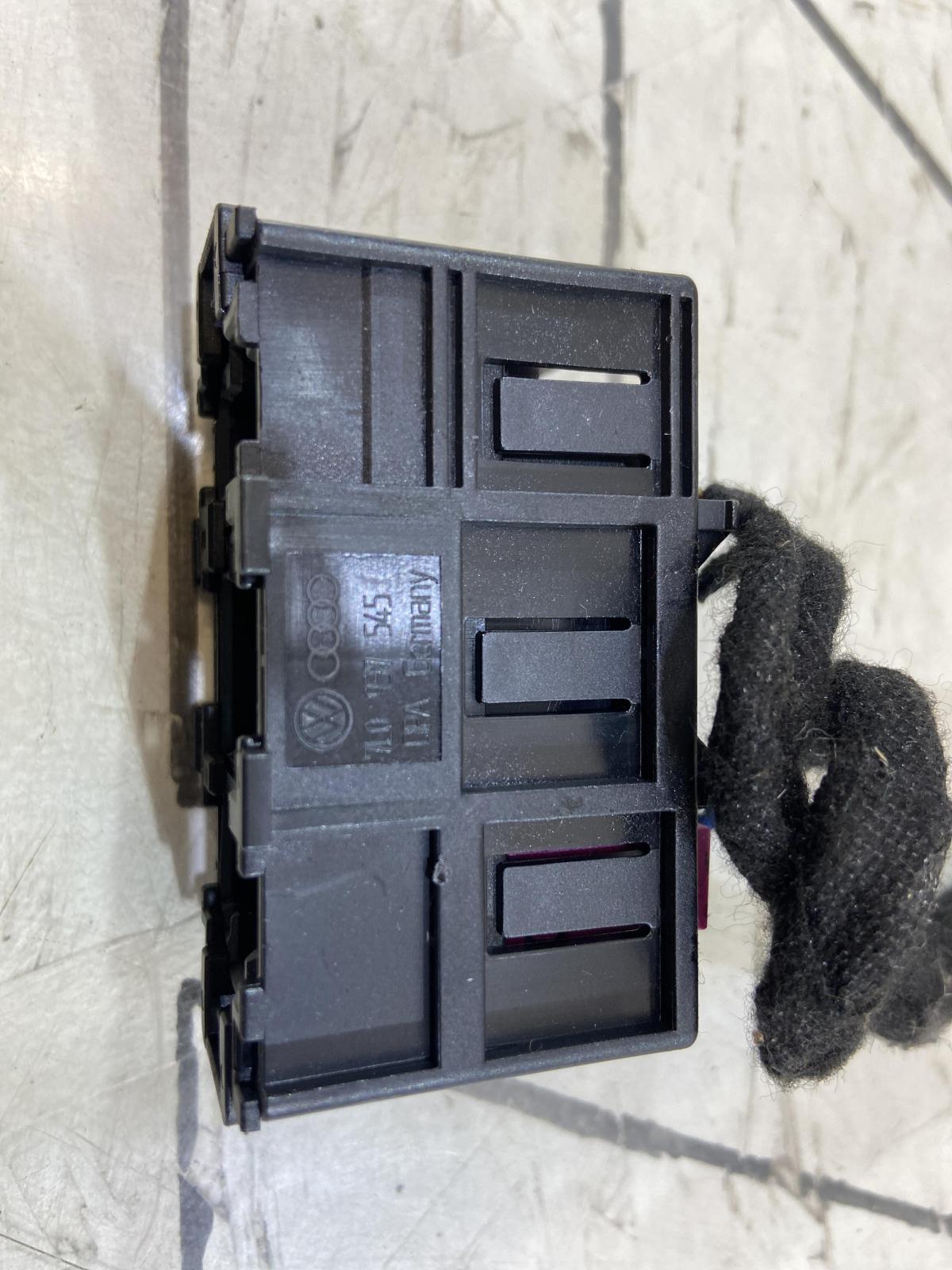 Кронштейн корпуса разъёма 7L0937545 Volkswagen Touareg I