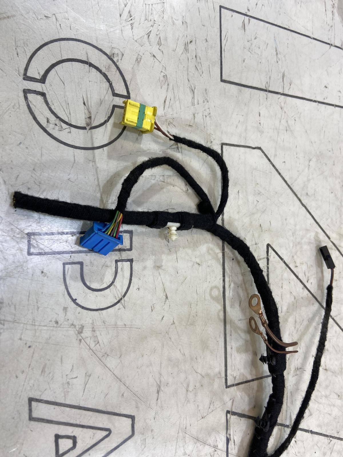 Кронштейн корпуса разъёма 7L0937545 Volkswagen Touareg I