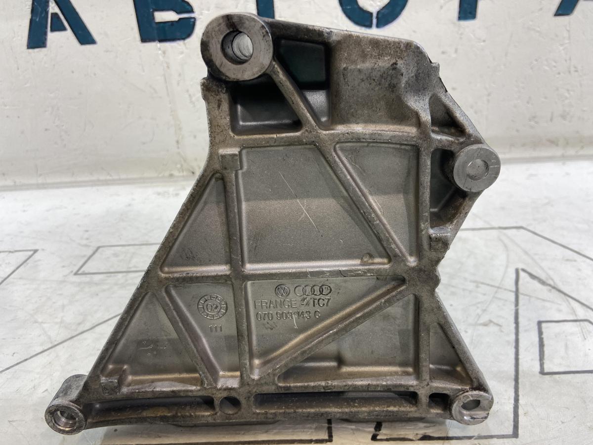 Кронштейн генератора 070903143C Volkswagen Touareg I