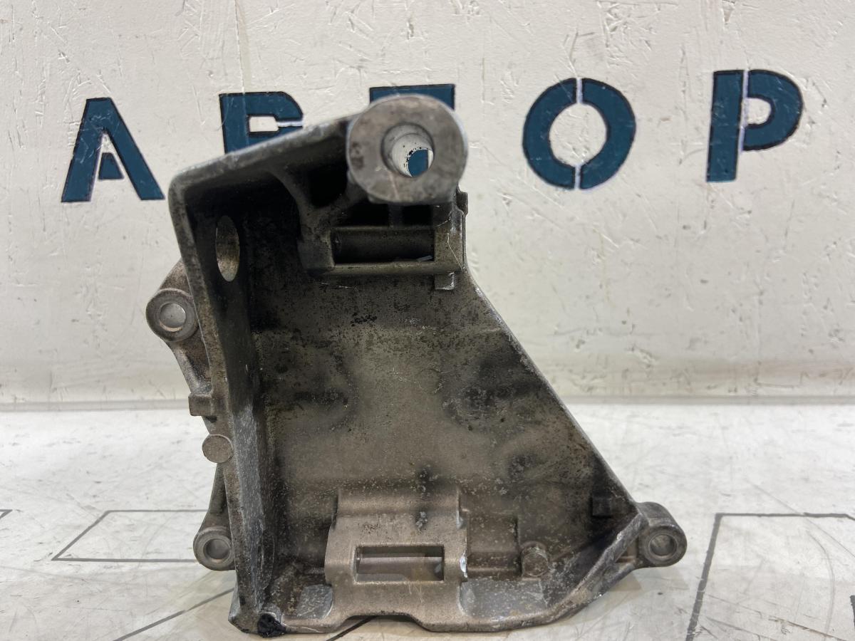 Кронштейн генератора 070903143C Volkswagen Touareg I