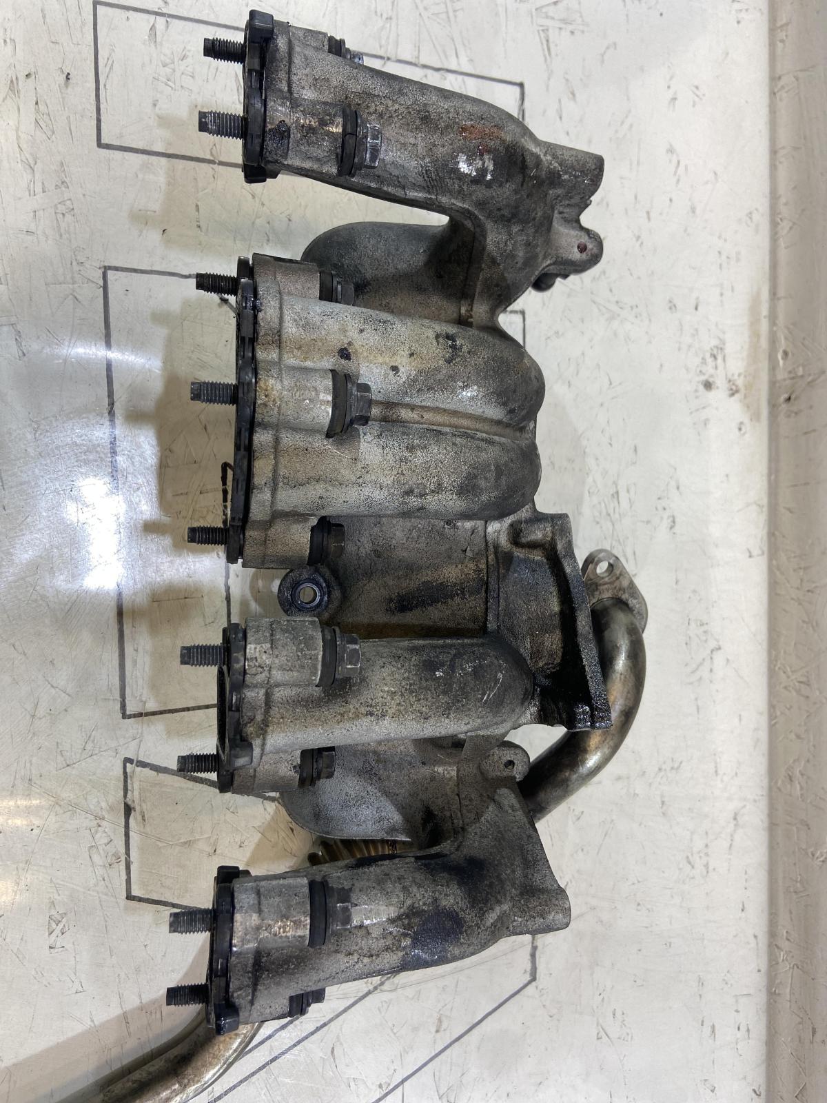 Ресивер впускной 070129713H Volkswagen Touareg I