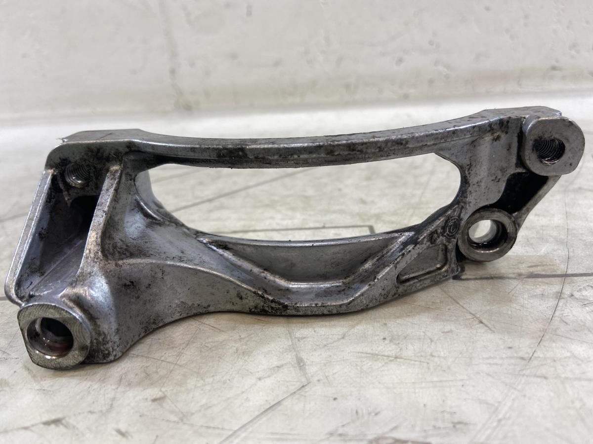 Крепление компрессора кондиционера 070260885A Volkswagen Touareg I