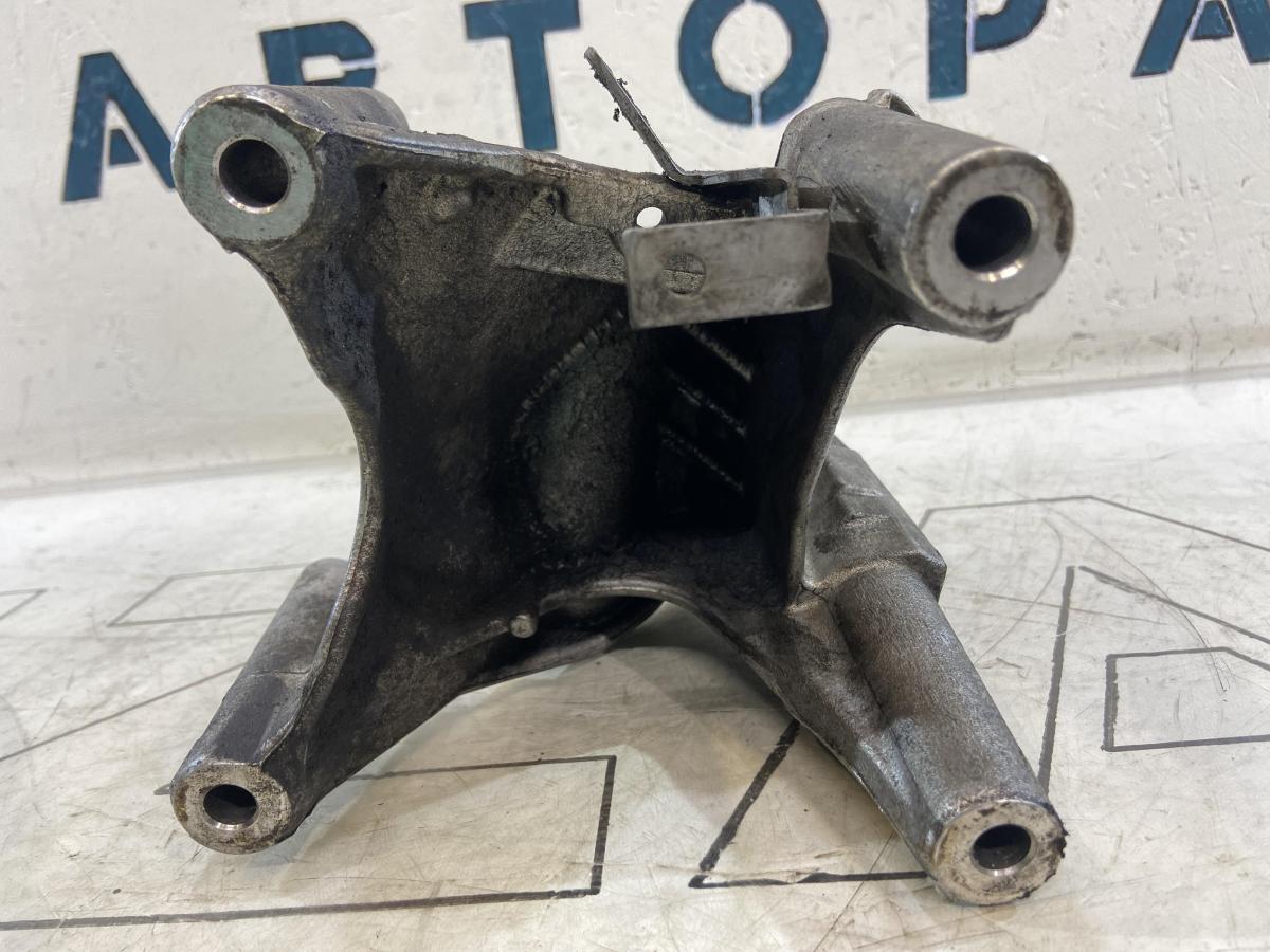 Опора 070199308A Volkswagen Touareg I