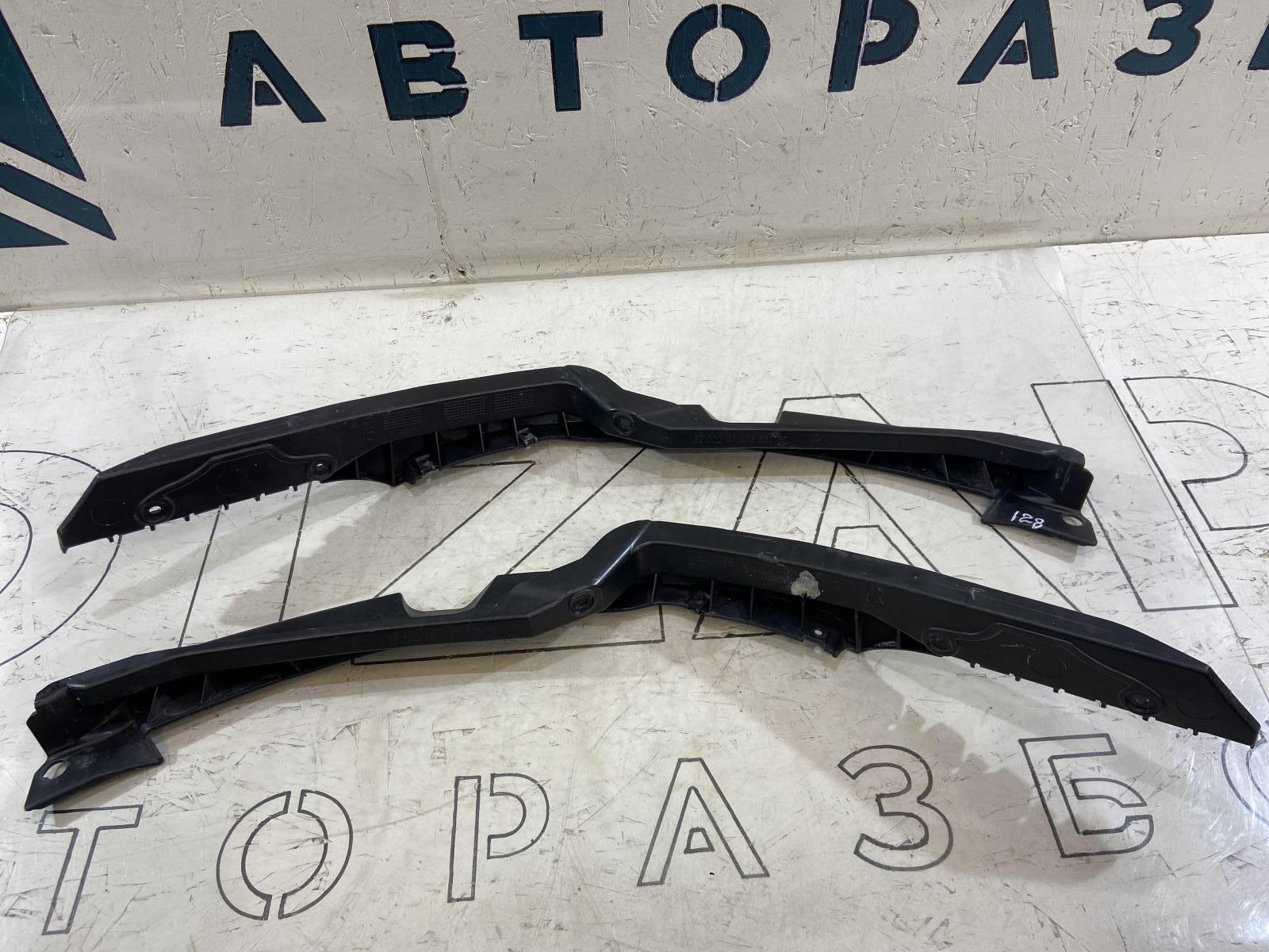 Кронштейн переднего бампера правый/левый 1Z0807184D Skoda Octavia II рест