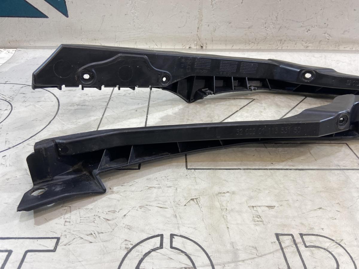 Кронштейн переднего бампера правый/левый 1Z0807184D Skoda Octavia II рест