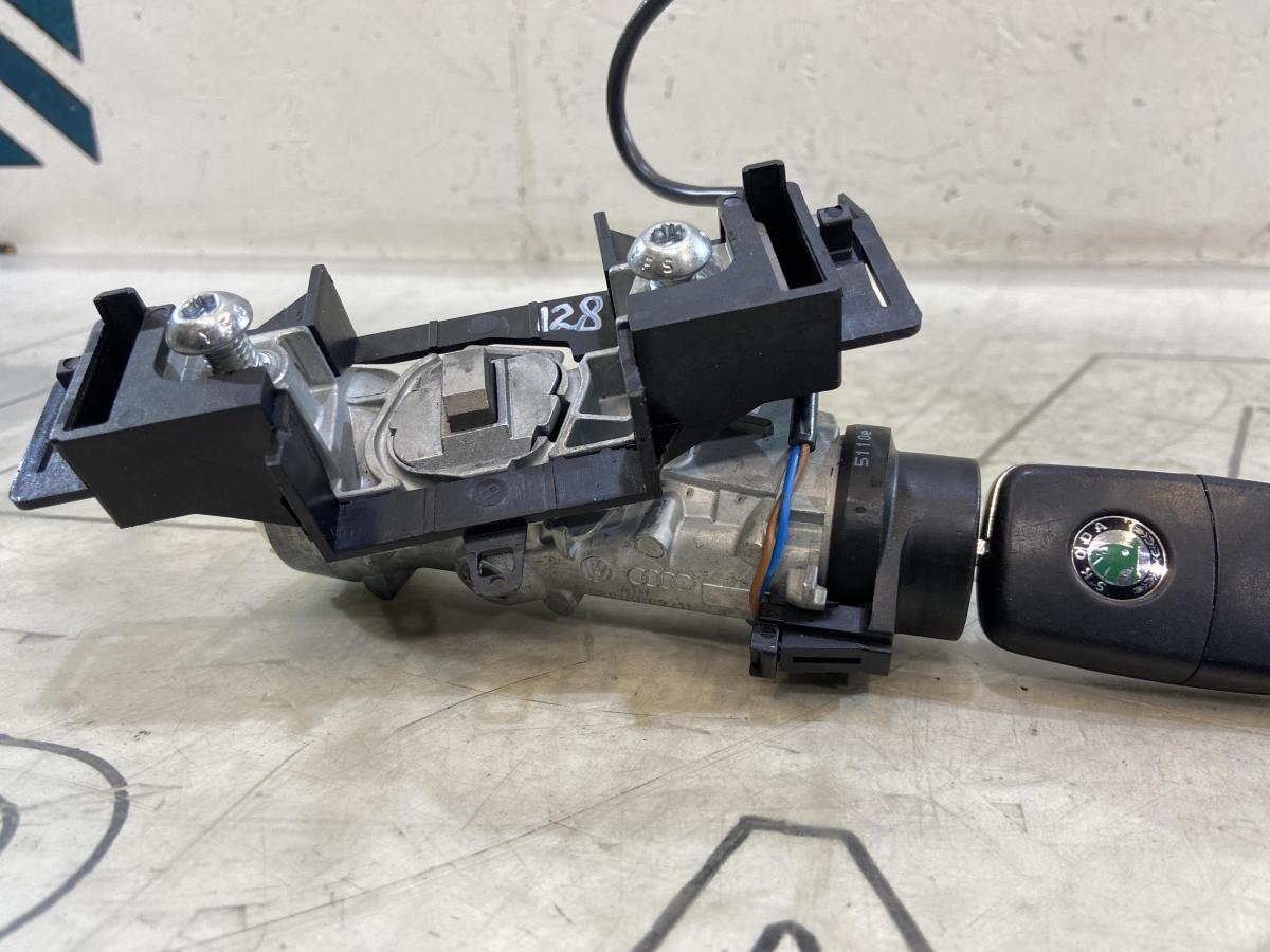 Замок рулевого вала 1K0905851B Skoda Octavia II рест