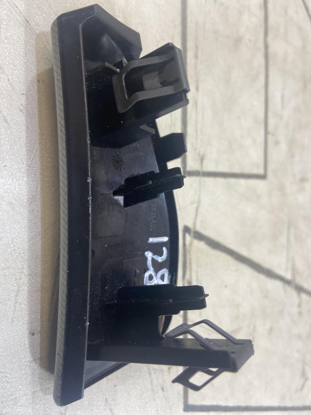 Декоративная накладка 1Z2858415 Skoda Octavia II рест