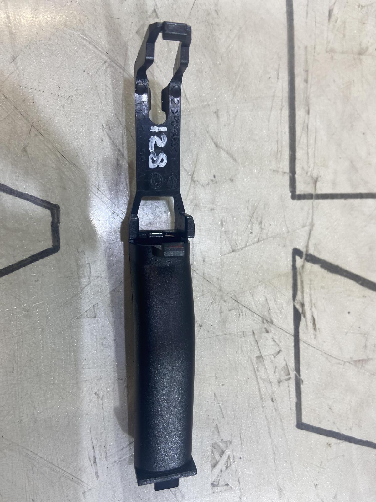 Накладка крепления зеркала салона 1Z0857593A Skoda Octavia II рест