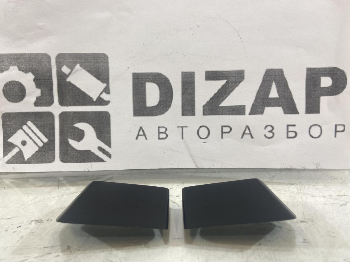 Накладка рейлинга ( заглушка ) левая/правая 1Z9860147 Skoda Octavia II рест