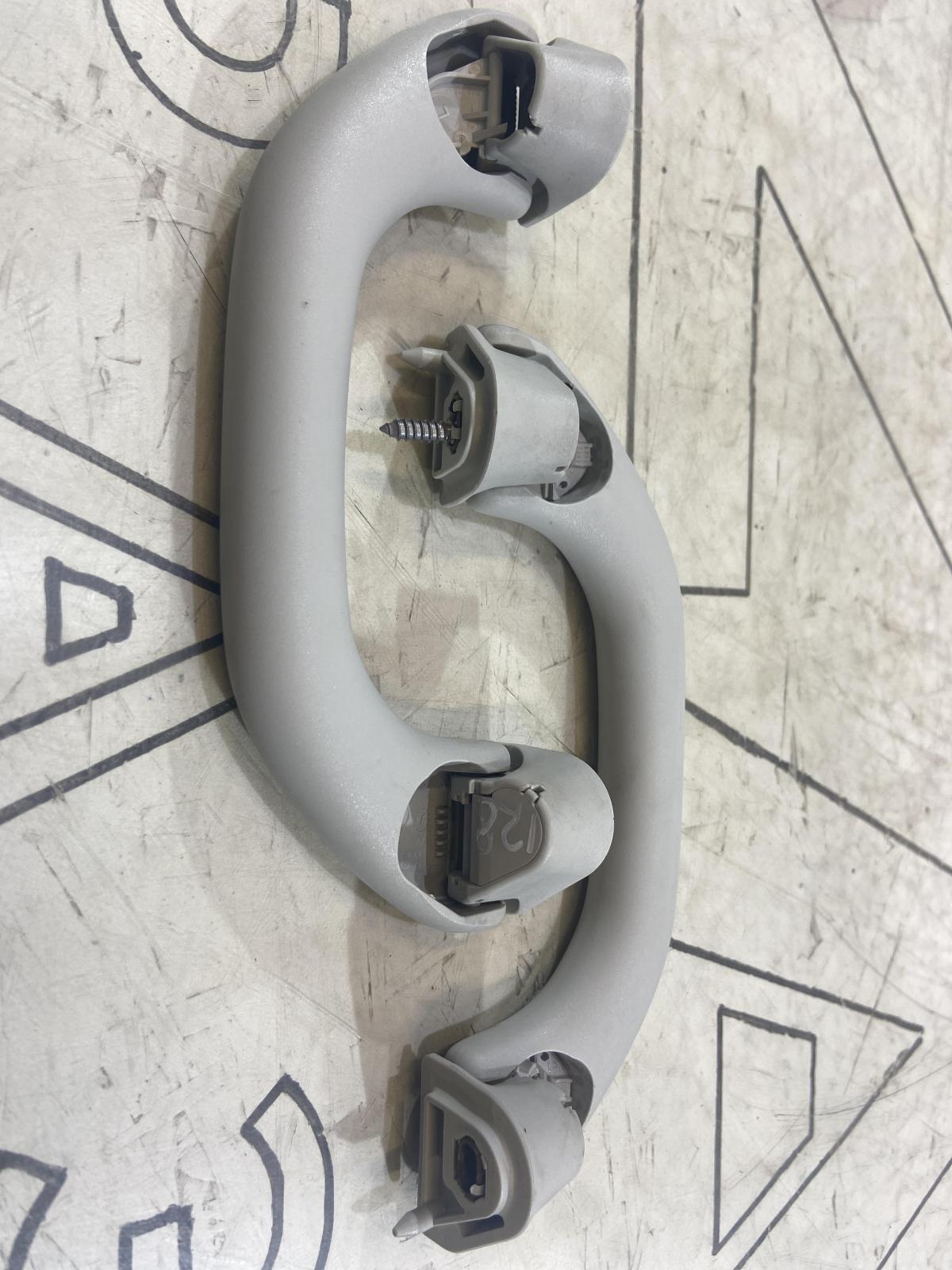 Ручки потолочные (комплект) 5J0857607 Skoda Octavia II рест