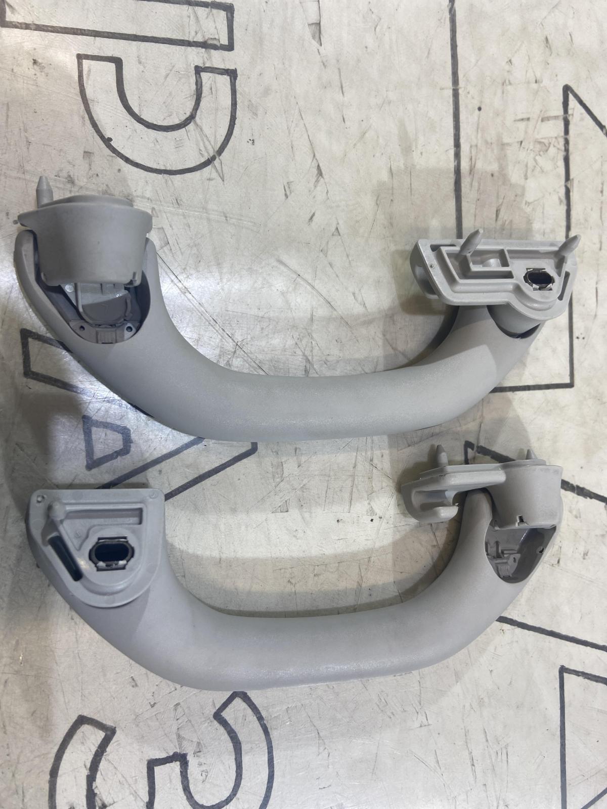 Ручки потолочные (комплект) 5J0857607 Skoda Octavia II рест