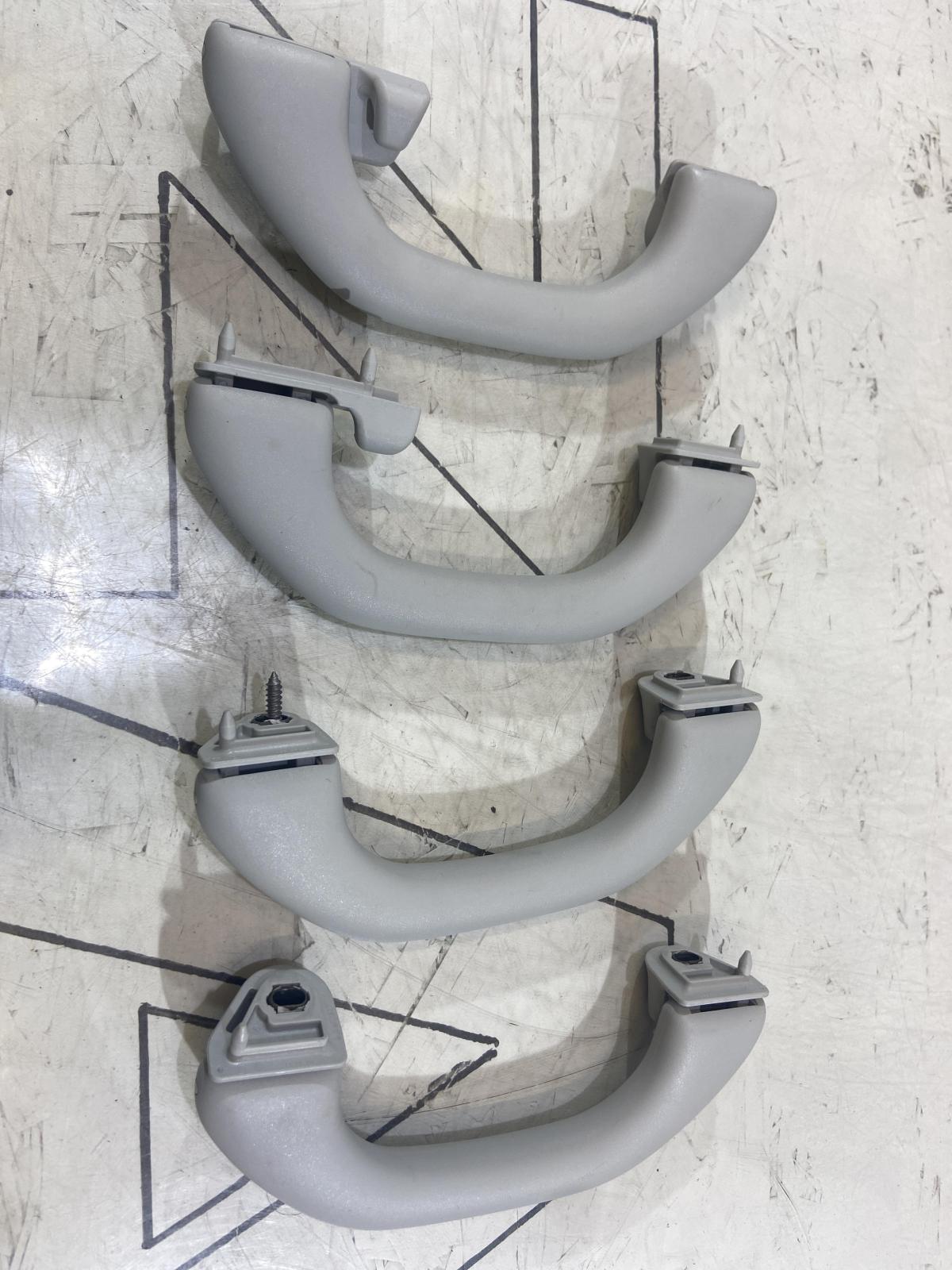 Ручки потолочные (комплект) 5J0857607 Skoda Octavia II рест