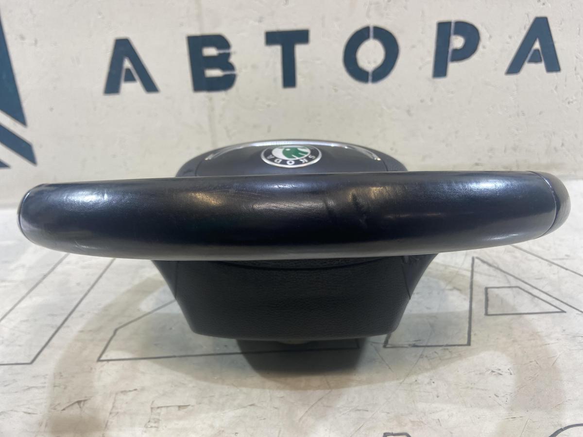 Pулевое колесо (кожа) 3T0419091G Skoda Octavia II рест