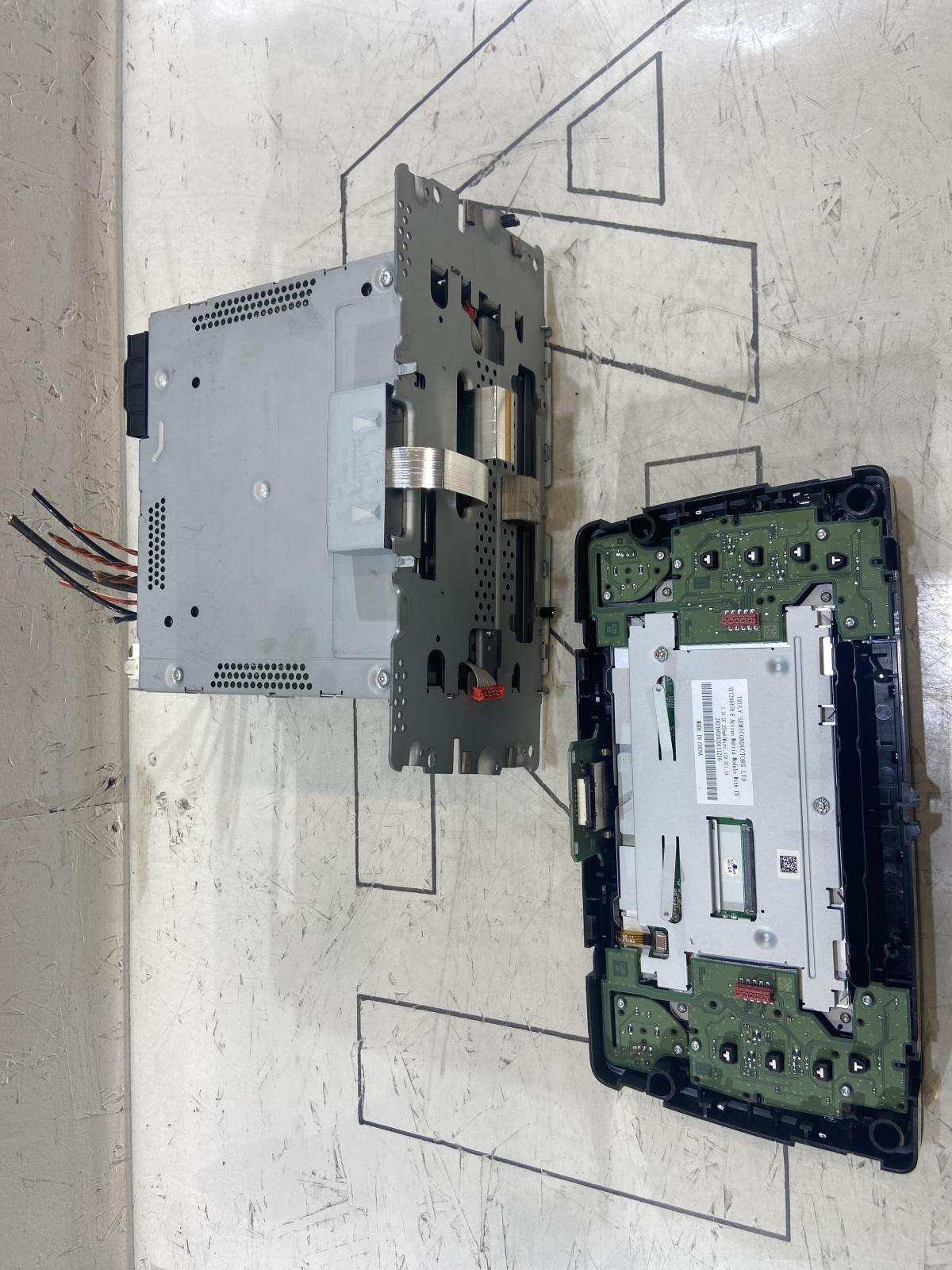 Магнитола 1Z0035156M Skoda Octavia II рест