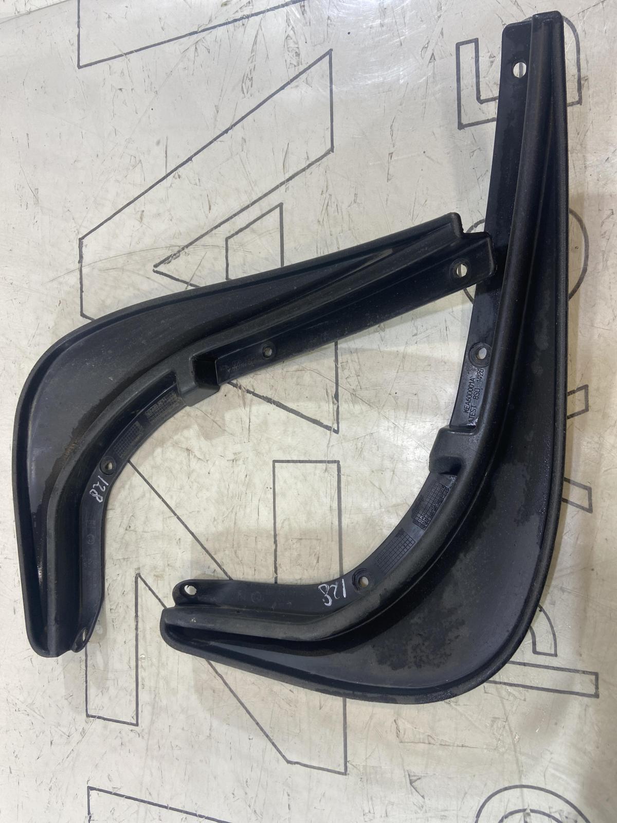 Брызговик задний правый/левый 1Z0821822A Skoda Octavia II рест