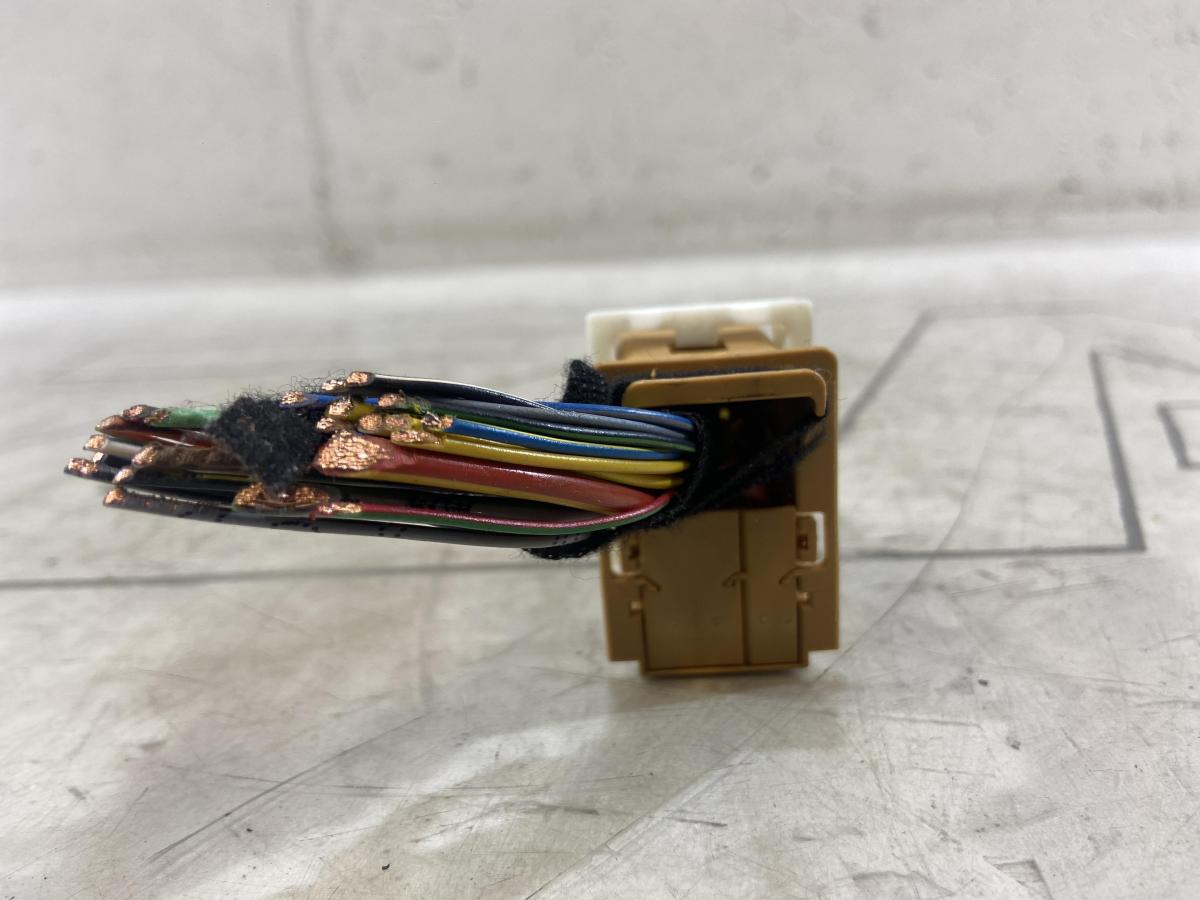 Разъём блока комфорта 1K0937702F Skoda Octavia II рест