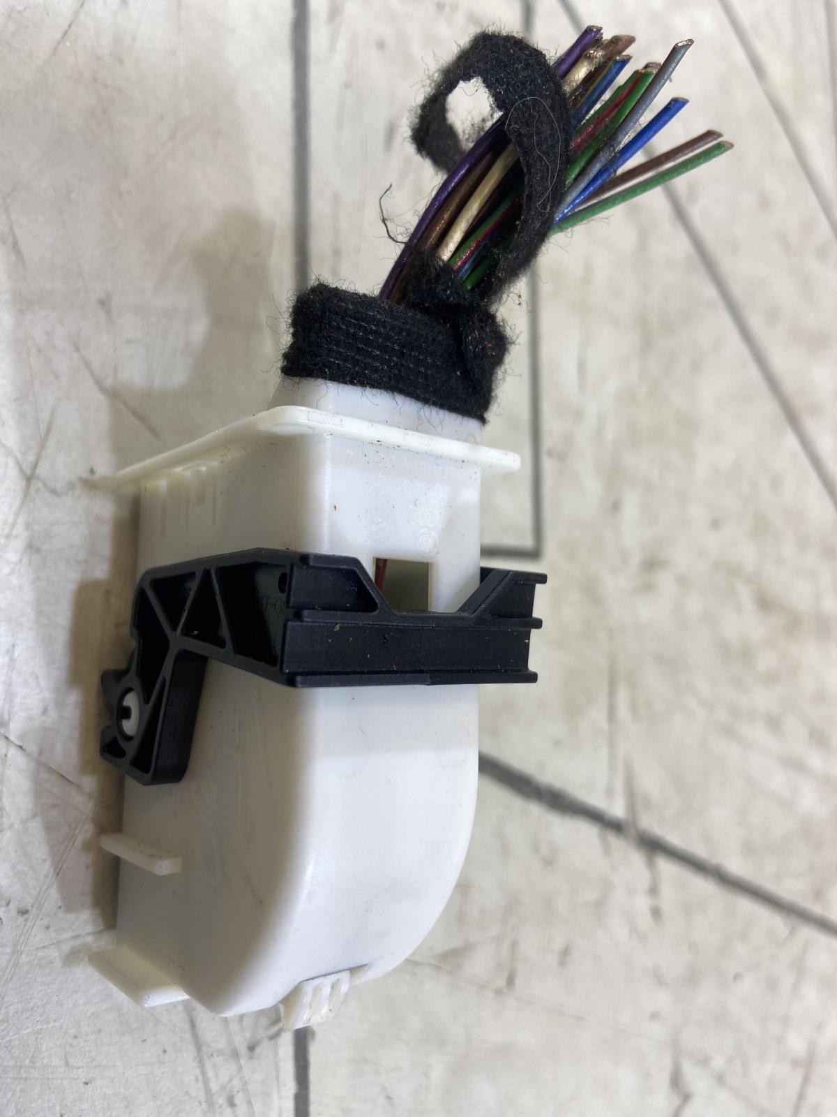 Разъём блока комфорта 1K0937702E Skoda Octavia II рест