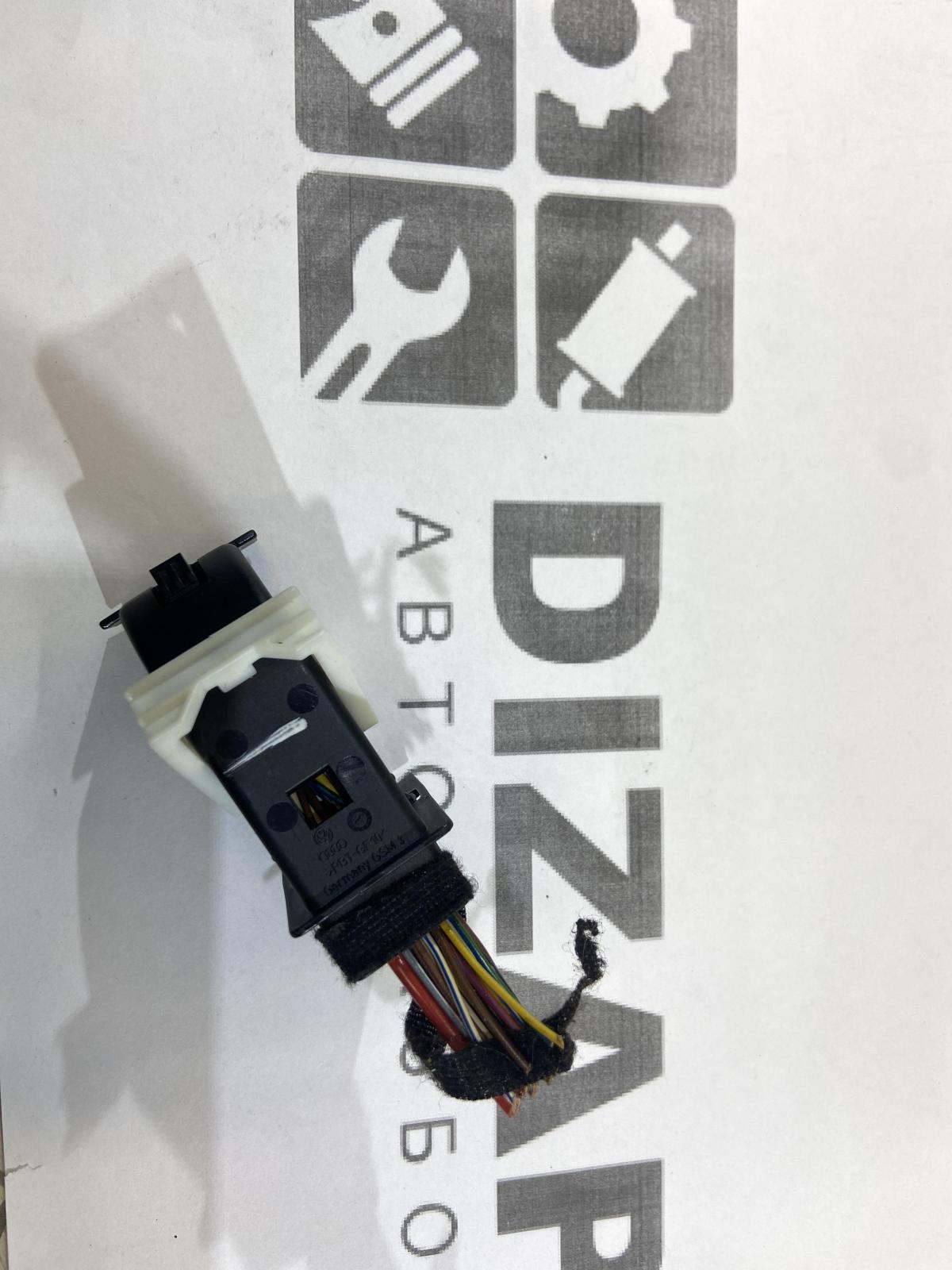 Корпус плоского разъёма с фиксатором контактов 1K0937702D Skoda Octavia II рест