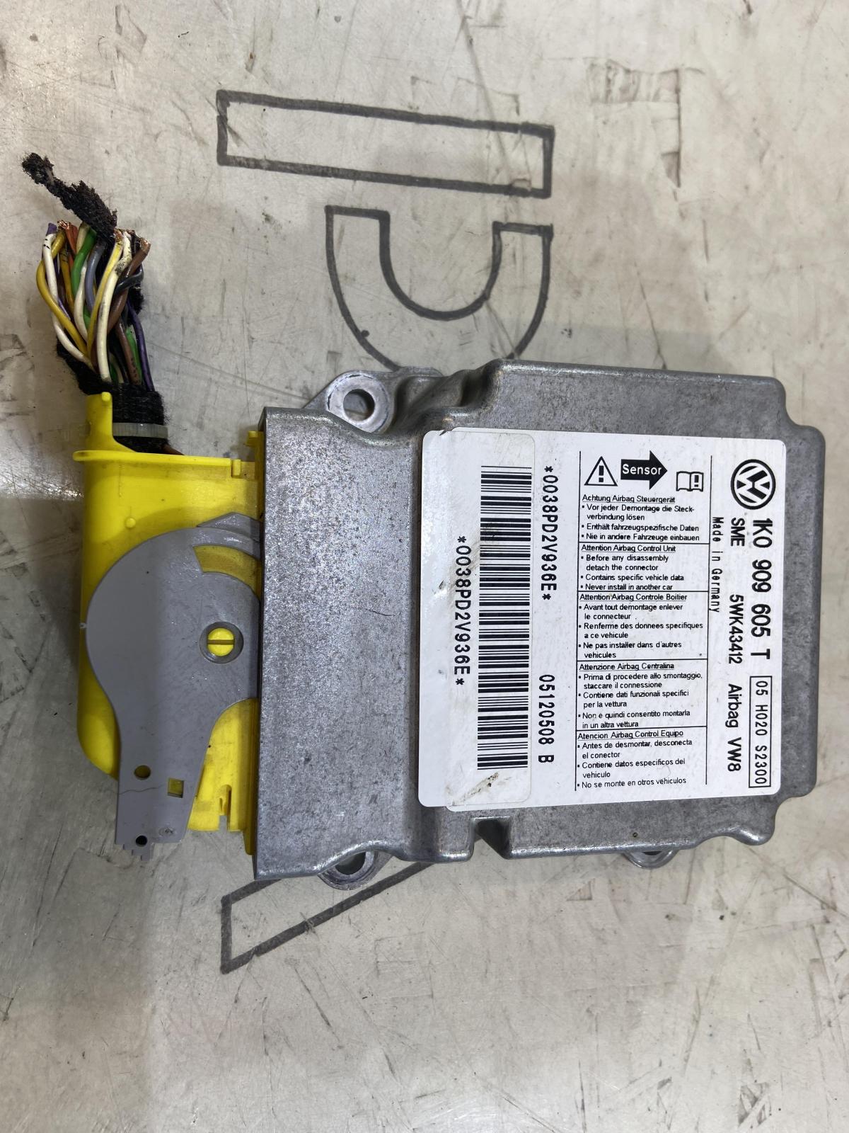 Блок управления airbag 1K0909605T Skoda Octavia II рест