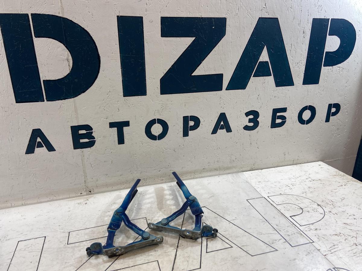 Петля капота левая/правая 1Z0823301C Skoda Octavia II рест