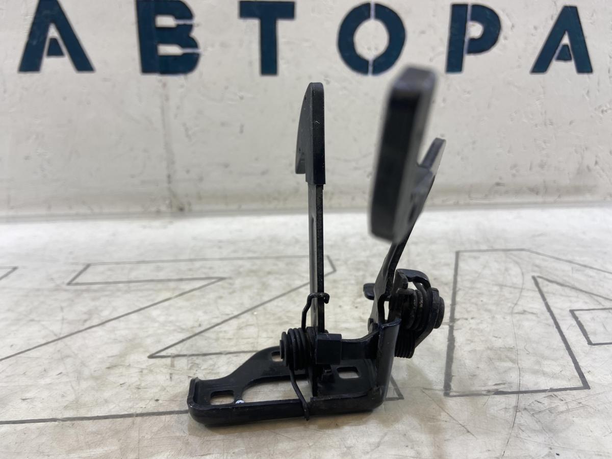 Крючок капота 1Z0823480 Skoda Octavia II рест