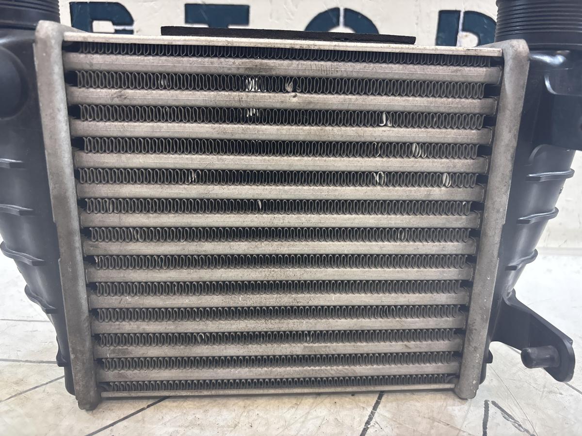 Интеркулер 8E0145806M Audi A4 B6