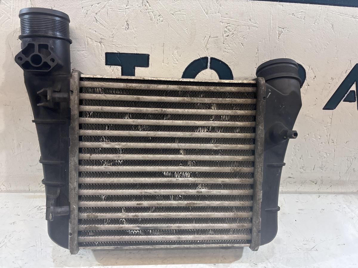 Интеркулер 8E0145805AA Audi A4 B6