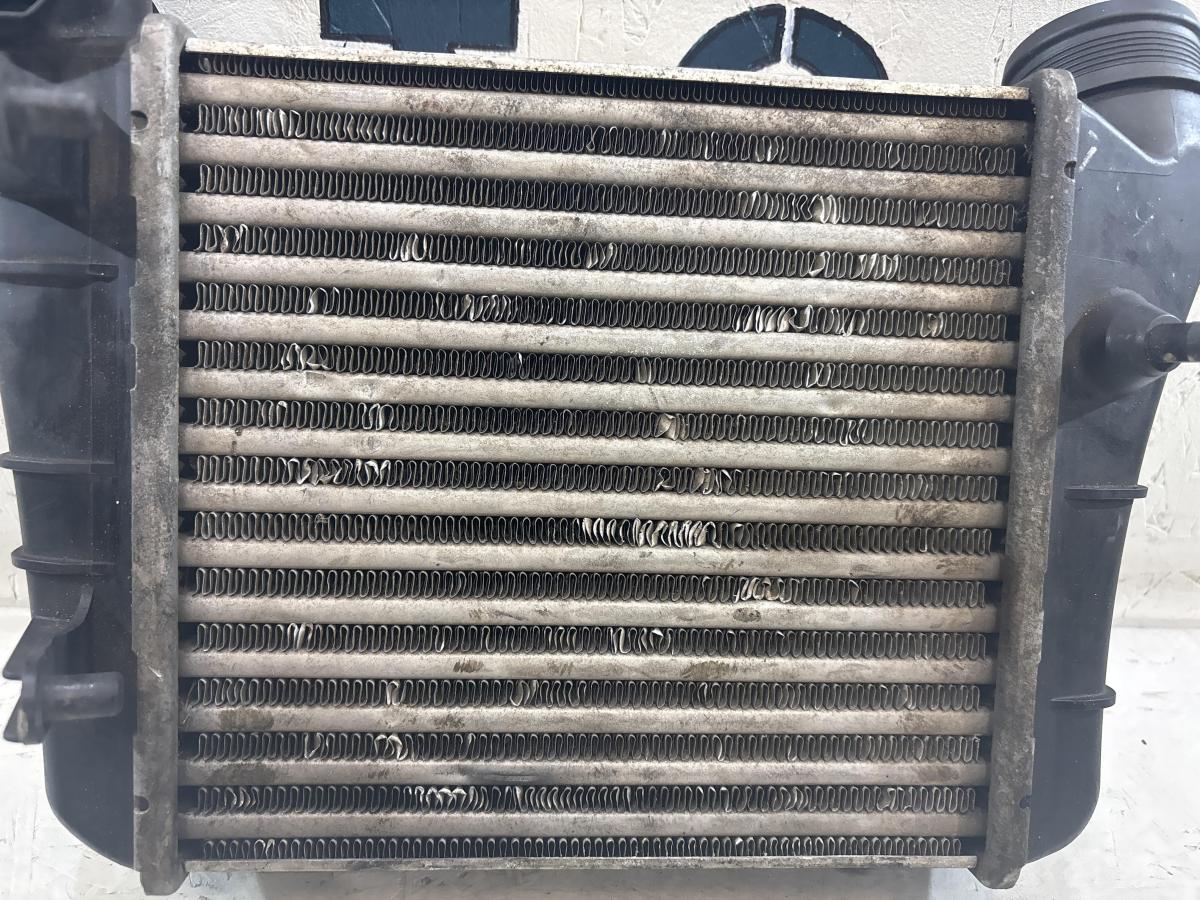 Интеркулер 8E0145805AA Audi A4 B6