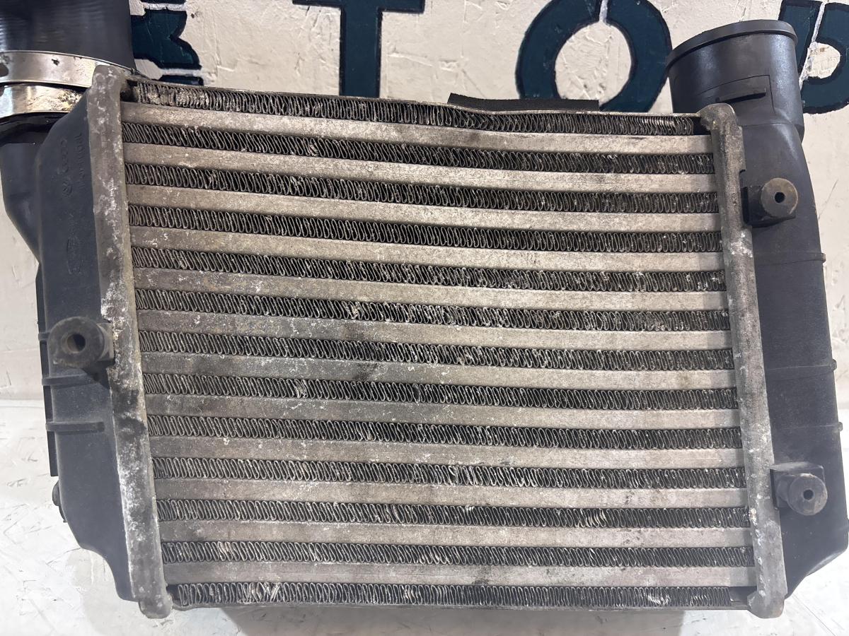 Интеркулер 8E0145805N Audi A4 B6