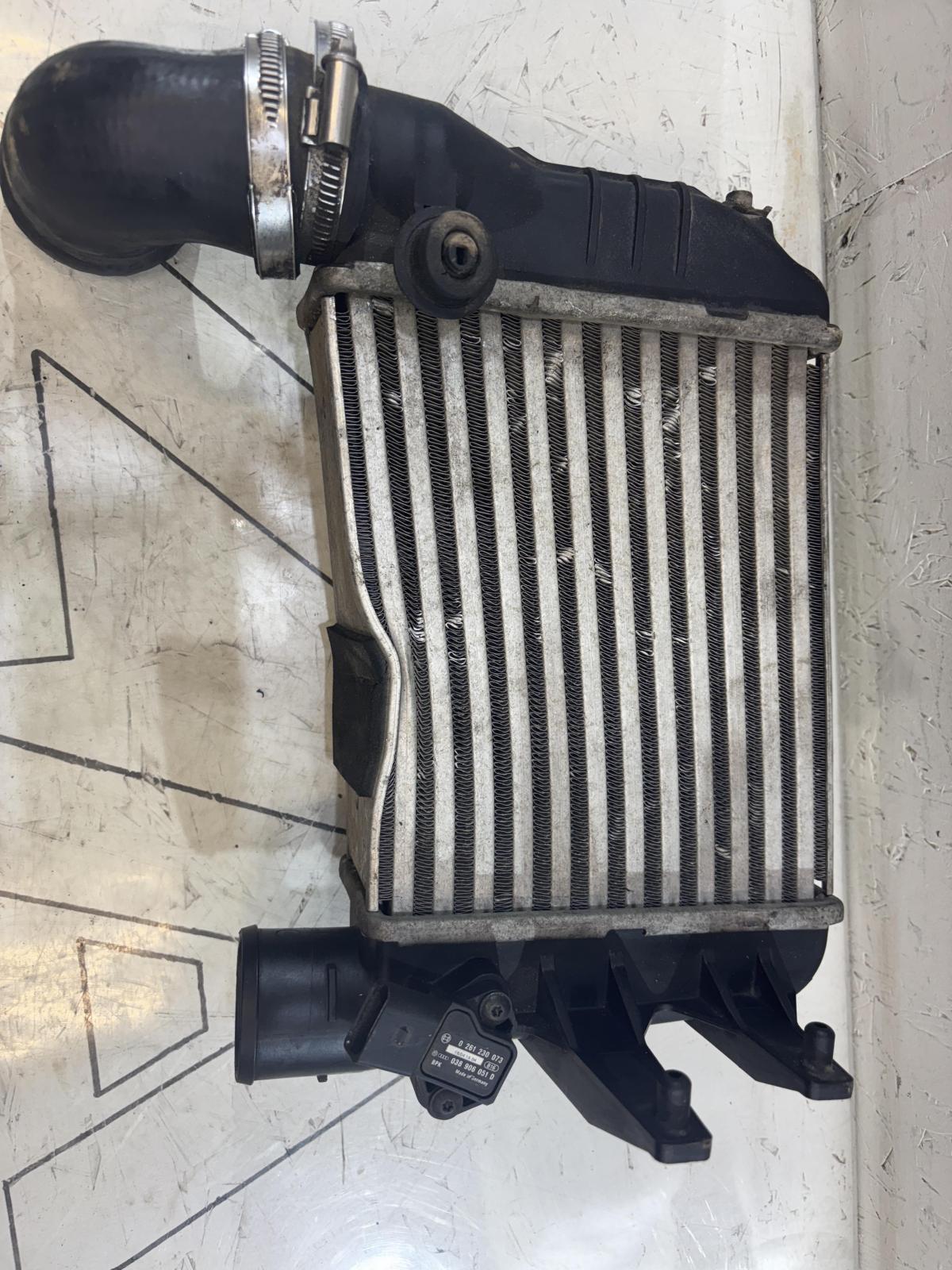 Интеркулер 8E0145805N Audi A4 B6