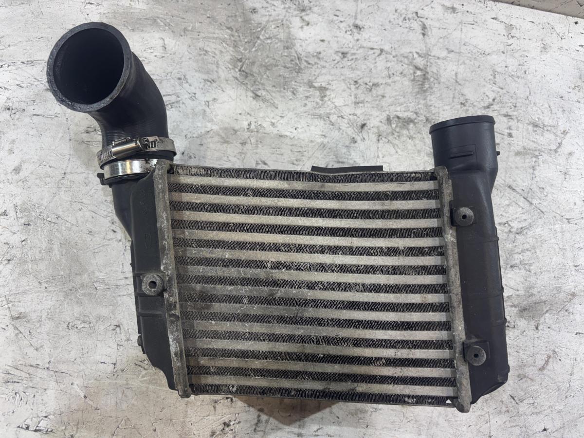 Интеркулер 8E0145805N Audi A4 B6