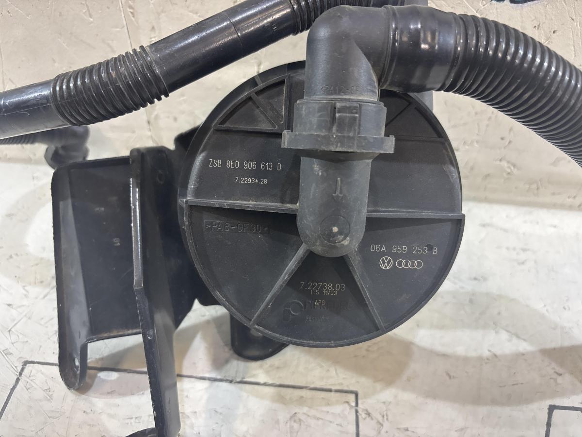 Насос вторичного воздуха 8E0906613D