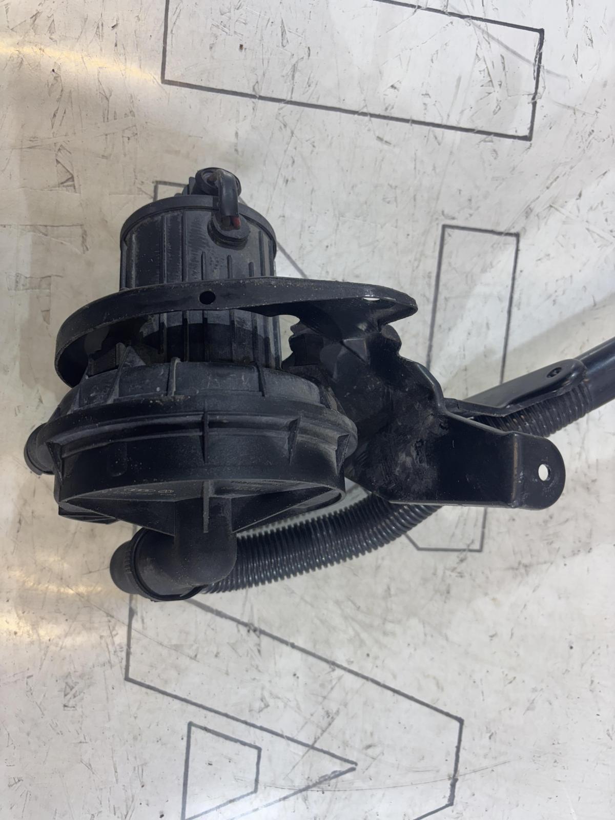 Насос вторичного воздуха 8E0906613D