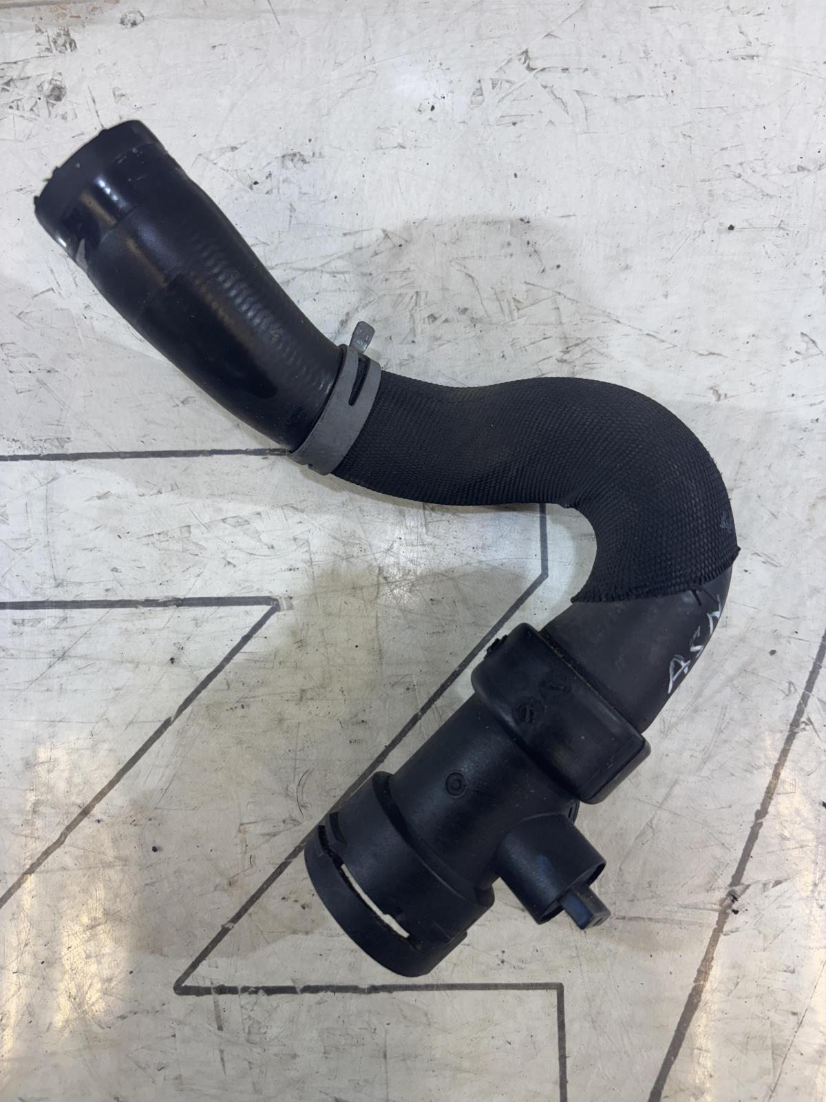 Шланг системы охлаждения 8E0121049G