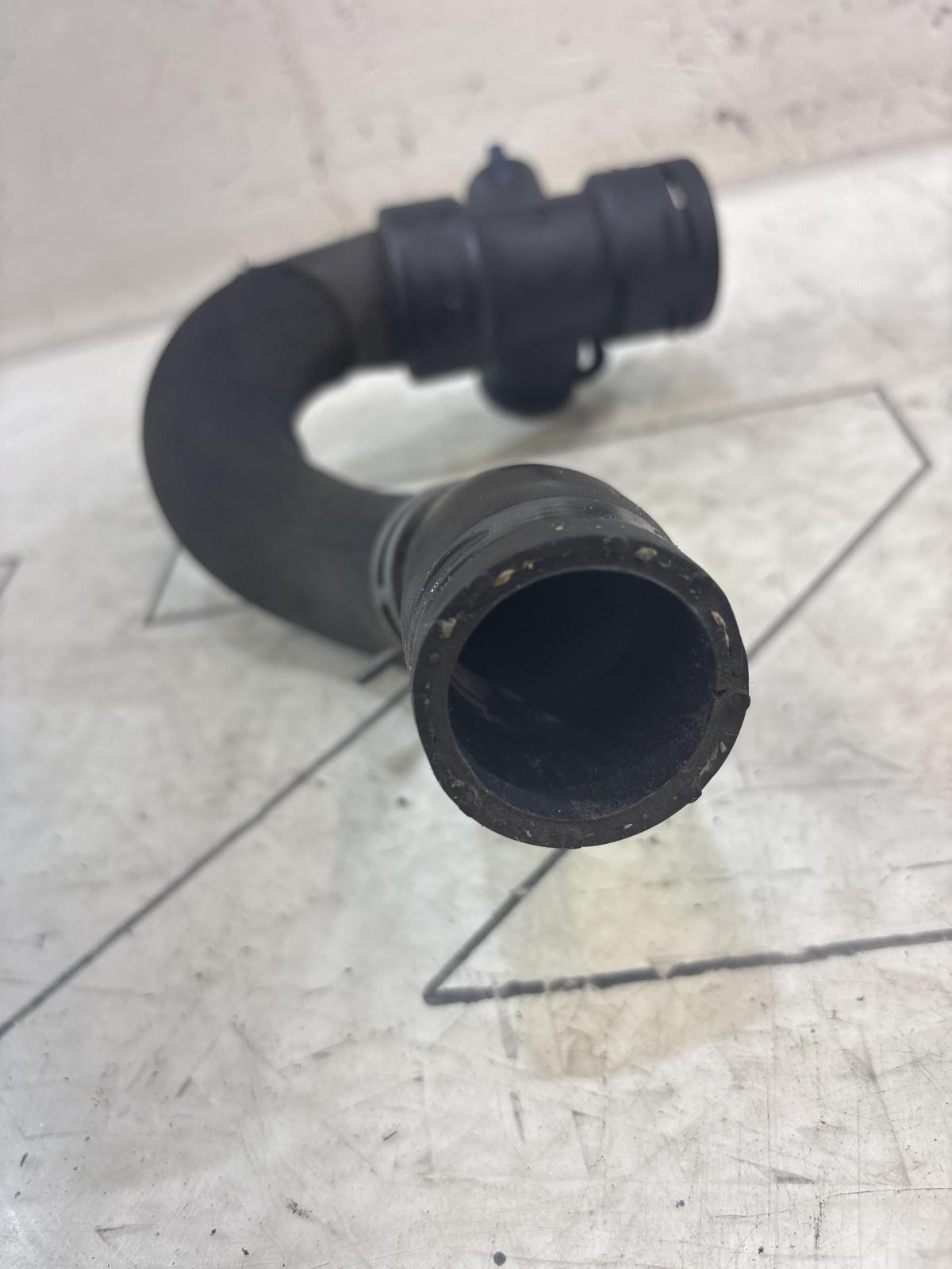 Шланг системы охлаждения 8E0121049G