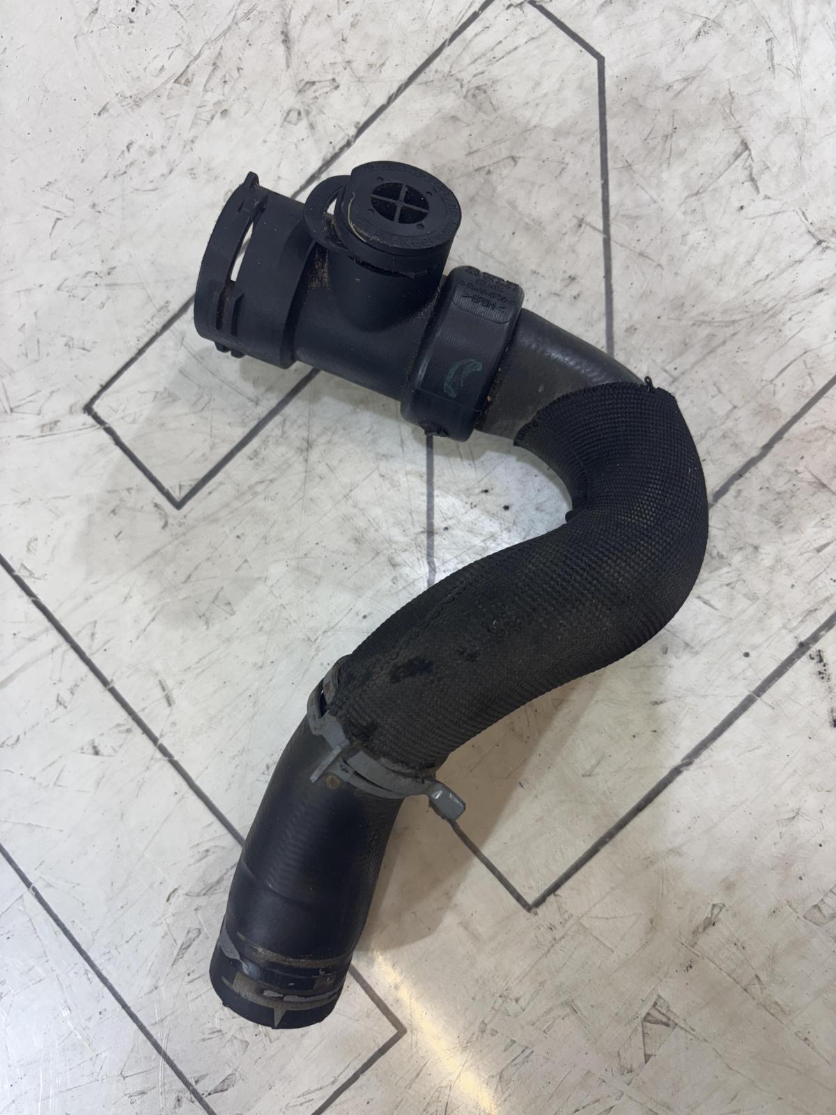 Шланг системы охлаждения 8E0121049G