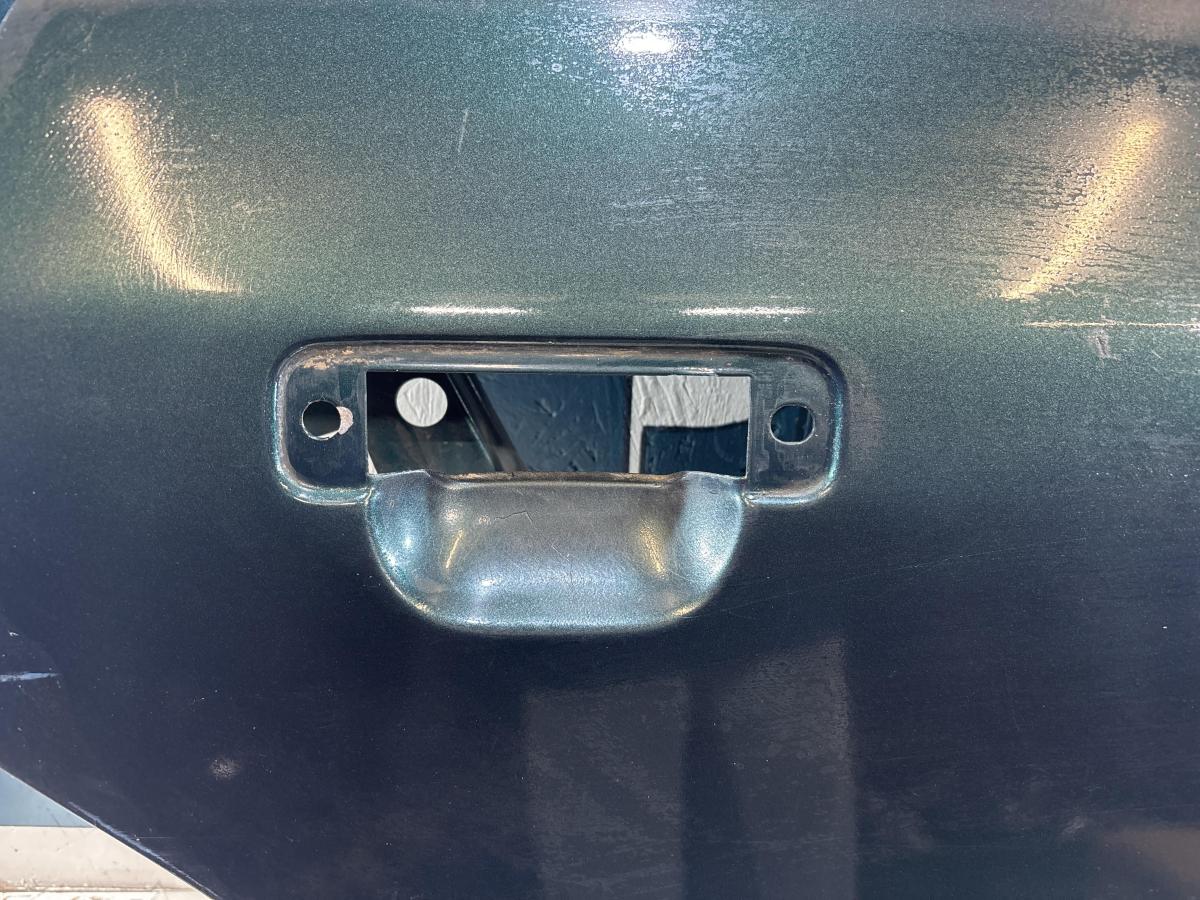 Дверь задняя правая 4A0833051B Audi A6 C4