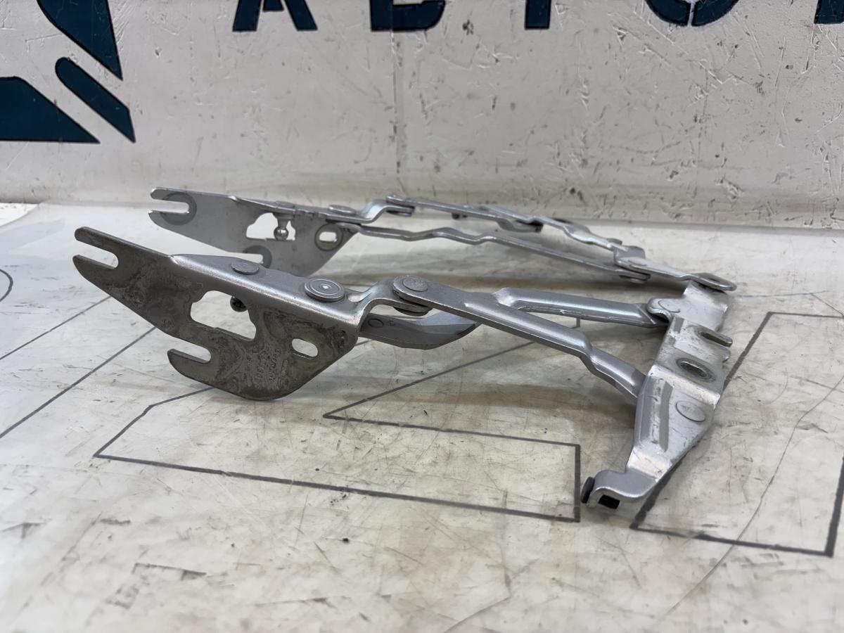 Петли крышки багажника левая правая 4B5827302F Audi  A6 С6