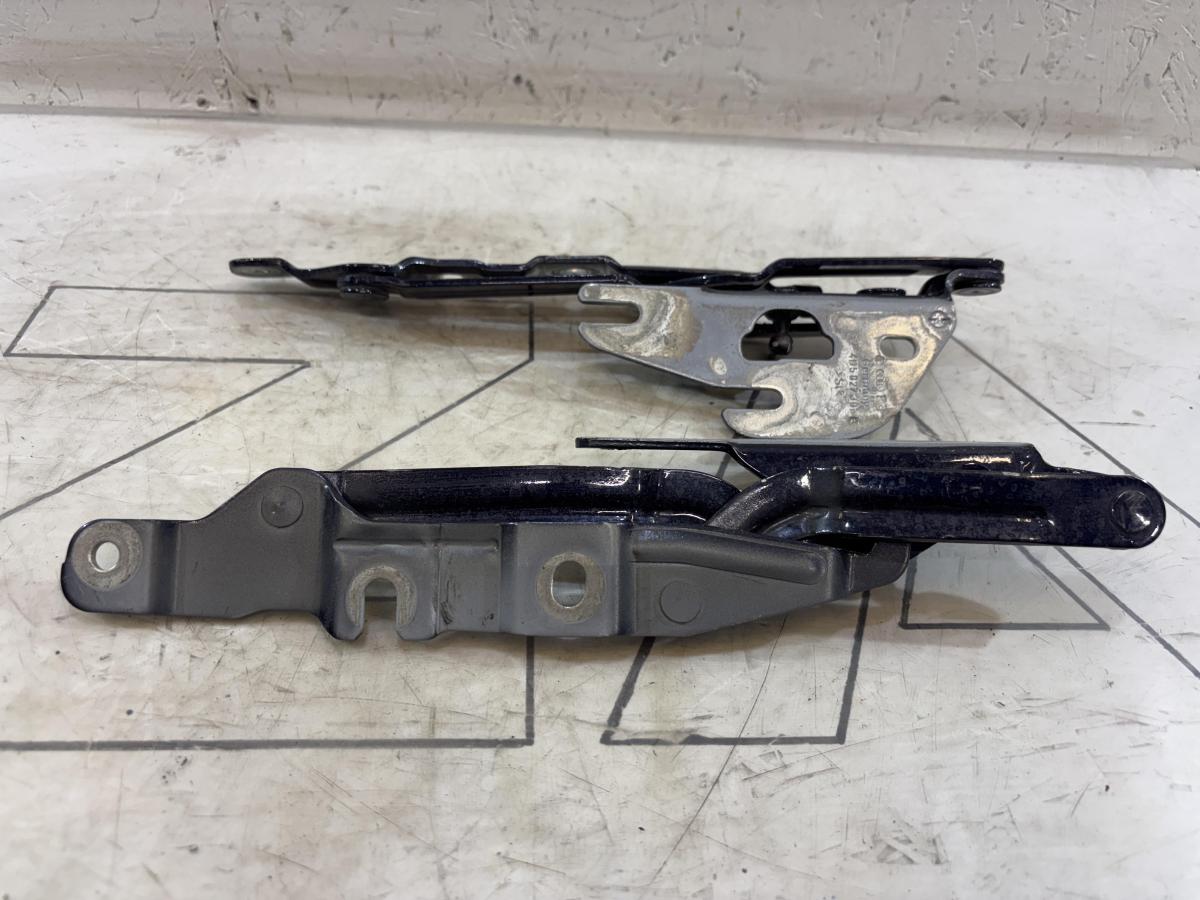 Петли крышки багажника левая правая 4B5827302E Audi A6 C5