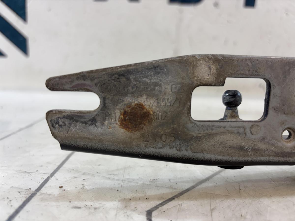 Петли крышки багажника  левая правая 4F5827302 Audi A6 C6