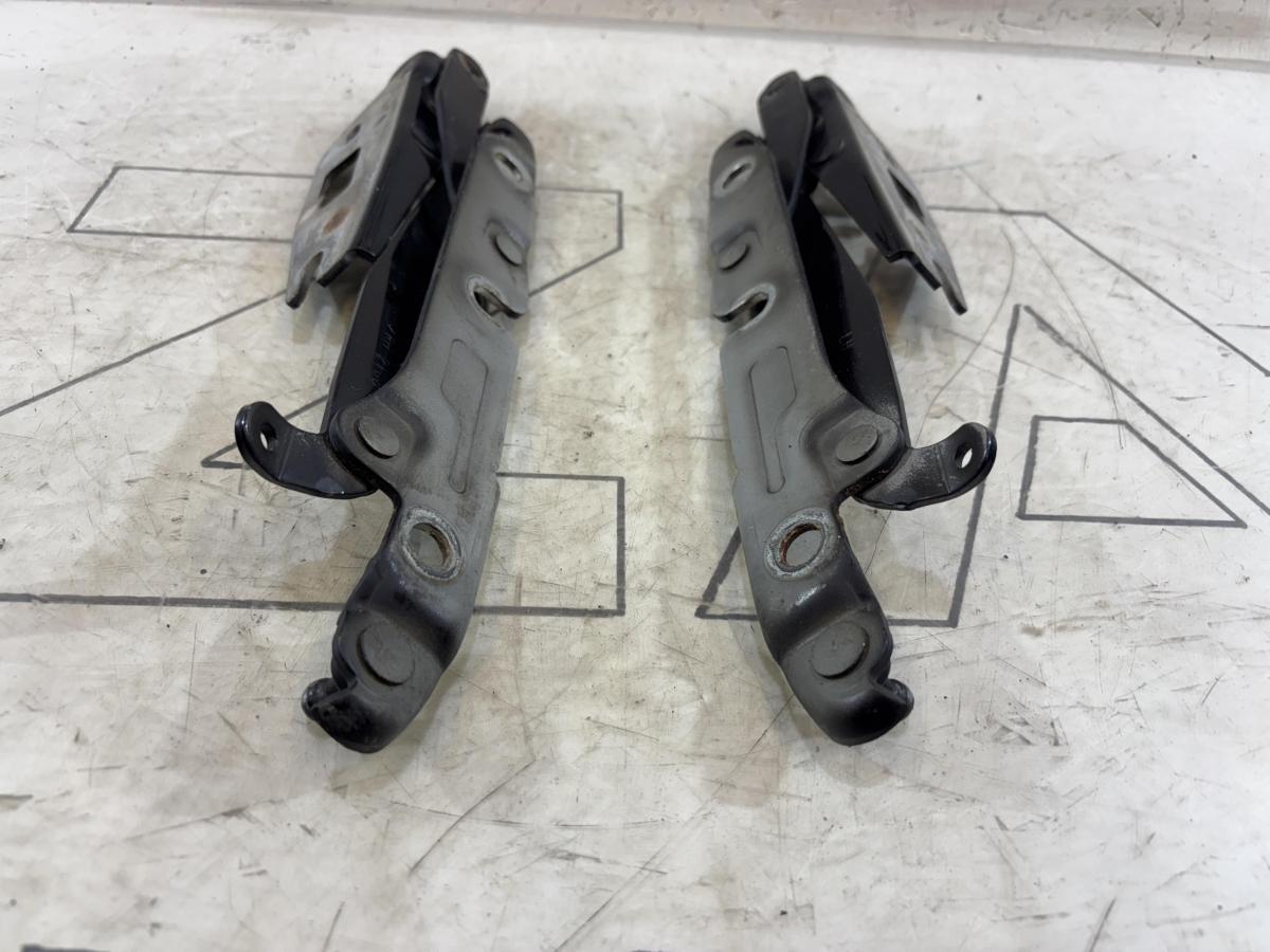 Петли крышки багажника  левая правая 4F5827302 Audi A6 C6