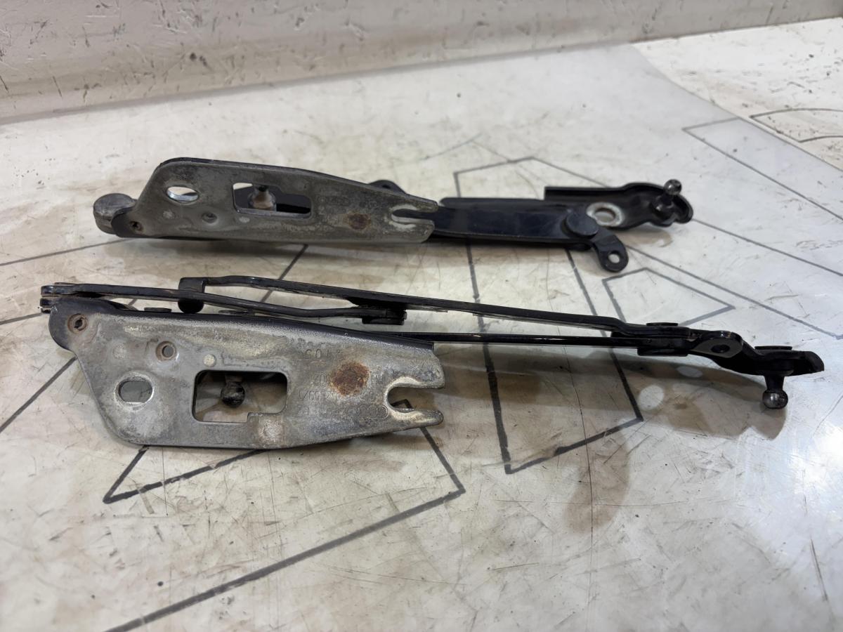 Петли крышки багажника  левая правая 4F5827302 Audi A6 C6