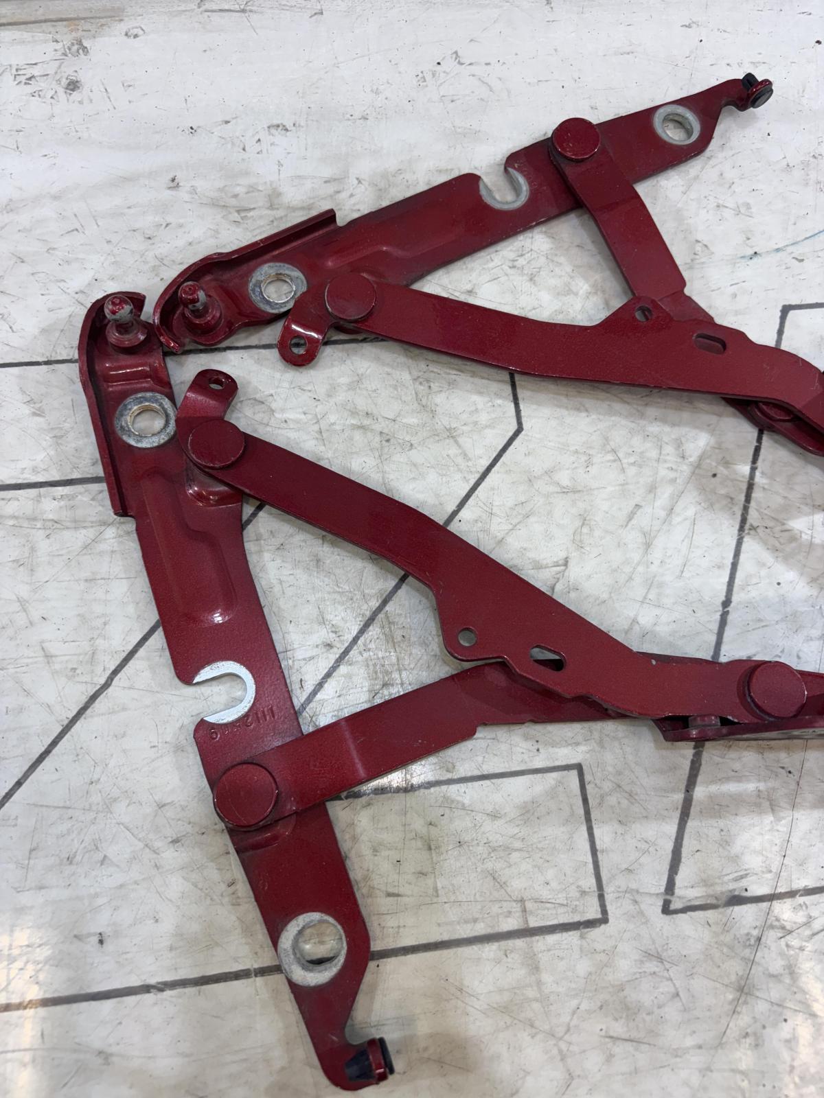 Петли крышки багажника левая правая 4F5827302D Audi A6 C6