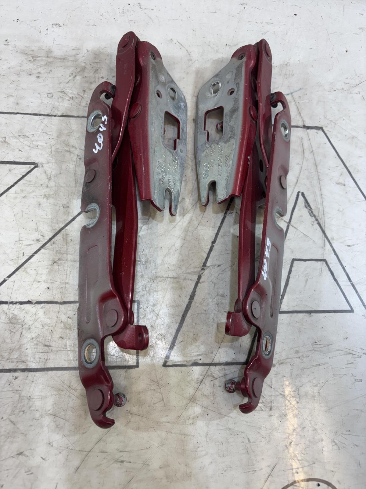 Петли крышки багажника левая правая 4F5827302D Audi A6 C6