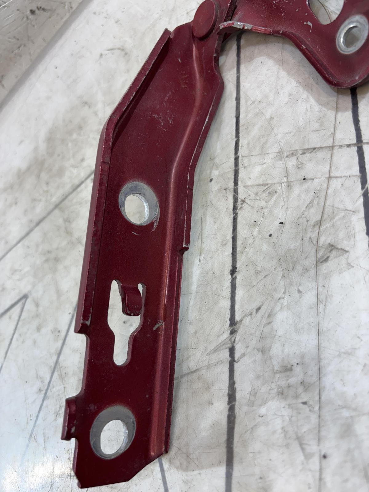 Петли капота левая правая 4F0823302, 4F0823301